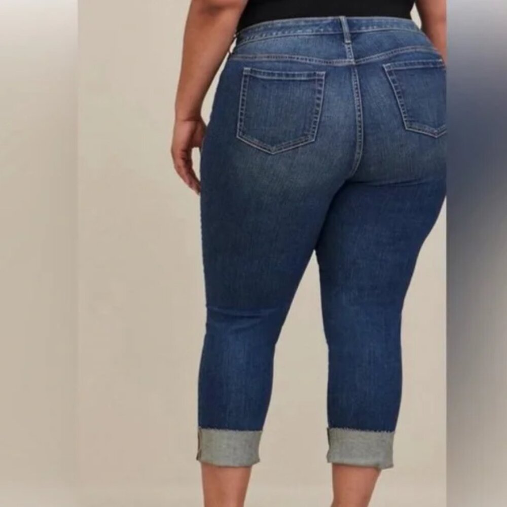 Torrid Crop Boyfriend Jeans NWT - Picture 2 of 8